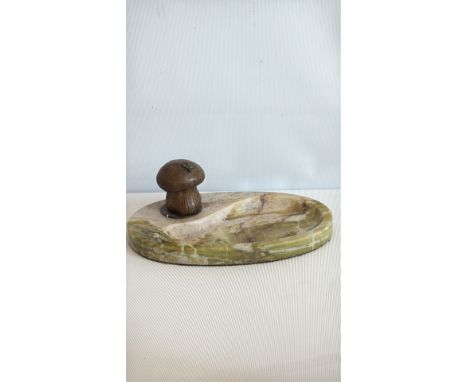 Vintage marble ashtray with inkwell features green and beige marbling and a wooden mushroom-shaped lid in Art Deco style.