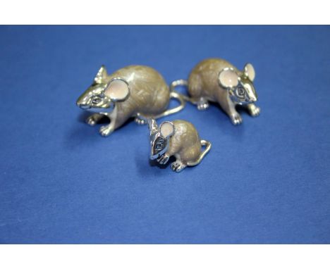 Three Saturno sterling silver and enamel miniature rats, largest 4cm.   Condition Report:  No damage seen.
