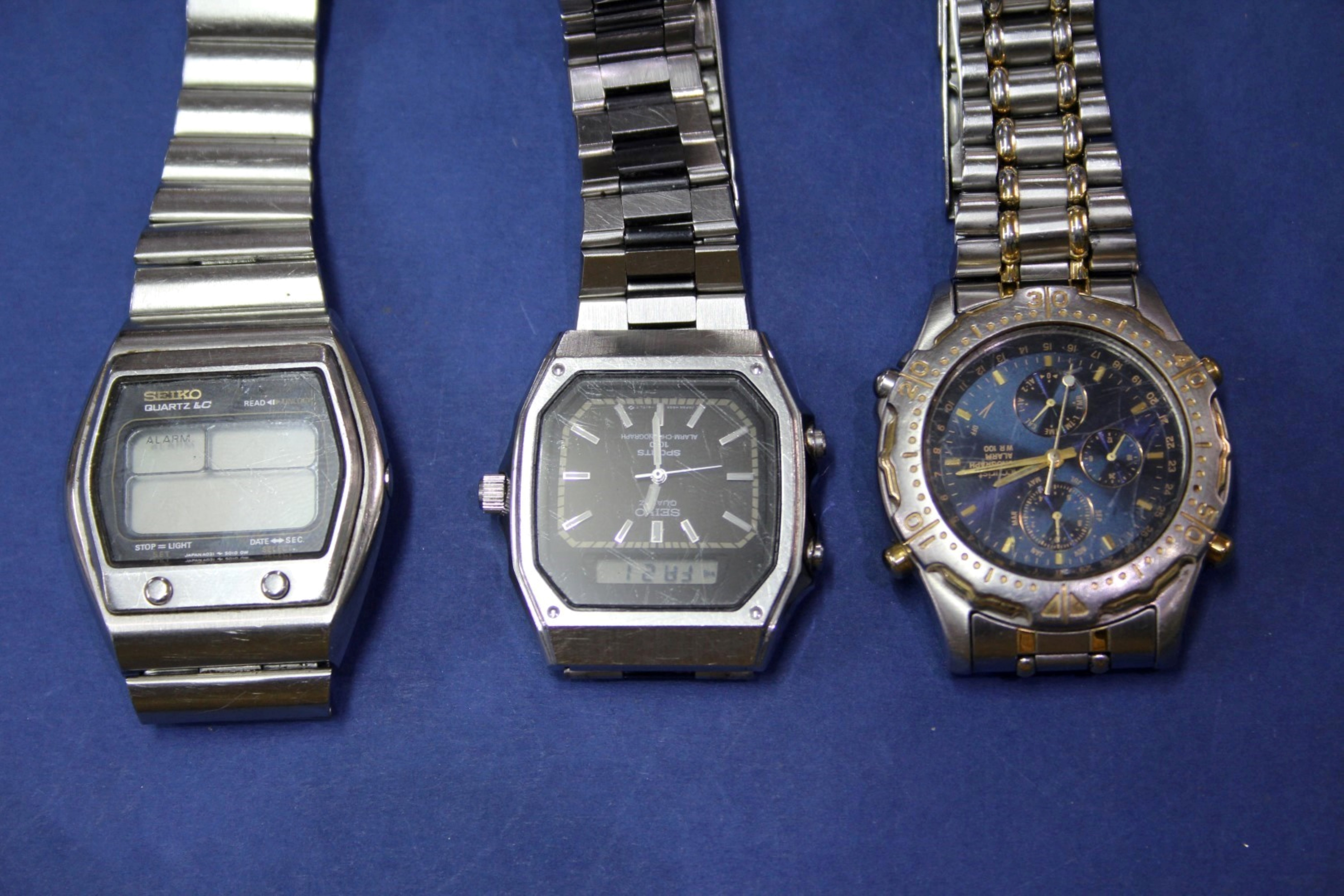 accurist chronograph alarm wr100