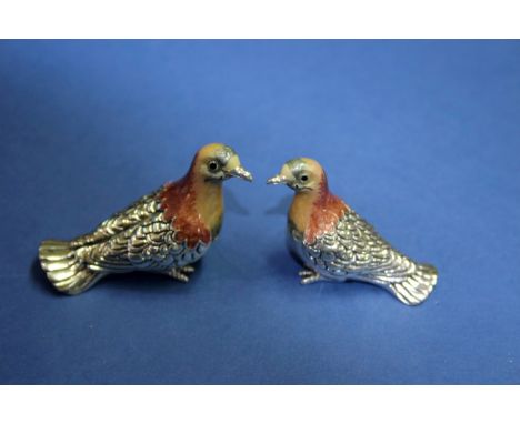 Two Saturno silver and enamel miniature pigeons, largest 4cm.   Condition Report:  No damage seen.