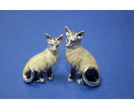 Two Saturno sterling silver and enamel miniature Siamese cats, largest 3.8cm.