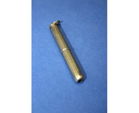 A 9ct gold toothpick having engine turned decoration, 4.5cm closed.