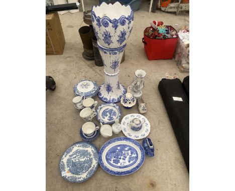 A LARGE ASSORTMENT OF BLUE AND WHITE CERAMIC ITEMS TO INCLUDE A JARDINAIRE AND STAND, A MYOTT LIDDED SAUCE POT AND CHURCHILL 