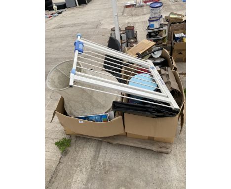 AN ASSORTMENT OF HOUSEHOLD CLEARANCE ITEMS TO INCLUDE A STAIR GATE, CERAMICS AND CLOCKS ETC 