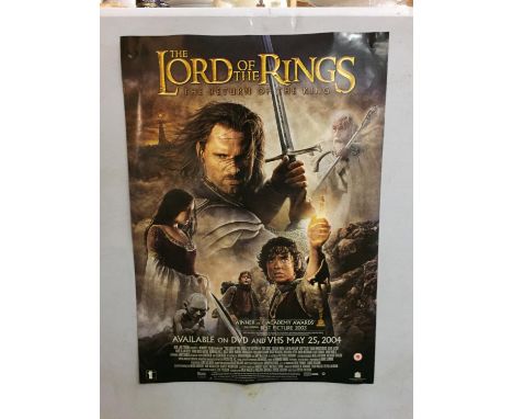 AN AMOUNT OF LORD OF THE RINGS POSTERS 
