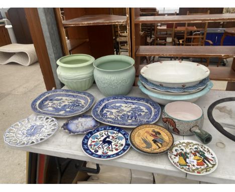 AN ASSORTMENT OF CERAMIC ITEMS TO INCLUDE BLUE AND WHITE MEAT PLATES, VARIOUS WASH BOWLS AND VARIOUS ORIENTAL STYLE PLATES ET