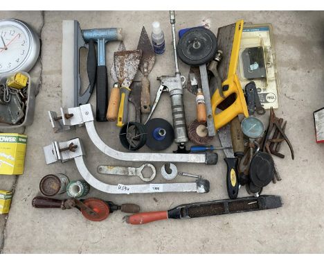 AN ASSORTMENT OF TOOLS TO INCLUDE A WANNER GREASE GUN, A BRACE DRILL AND SAWS ETC 