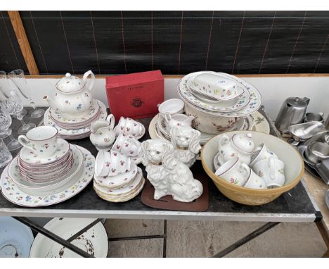 A LARGE ASSORTMENT OF CERAMIC ITEMS TO INCLUDE COLCLOUGH TRIOS, JOHNSON BROTHERS TEA SERVICE ITEMS AND VARIOUS MEAT PLATES ET