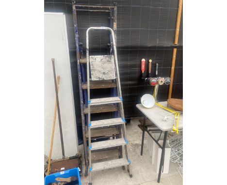 A FOUR RUNG BELDRAY ALLUMINIUM STEP LADDER AND TWO FURTHER TUBULAR METAL STEP LADDERS 
