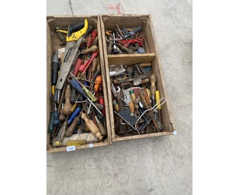 A LARGE ASSORTMENT OF HAND TOOLS TO INCLUDE SPANNERS, SCREW DRIVERS AND CLAMPS ETC 