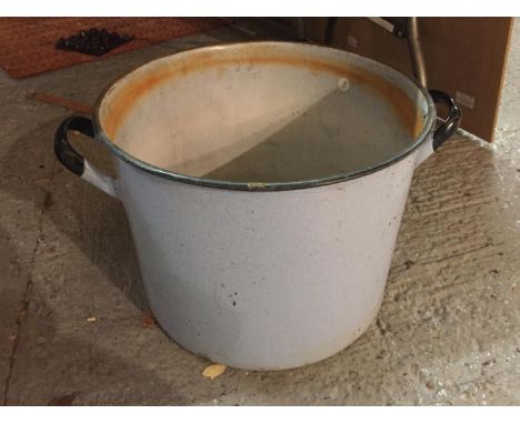 A LARGE ENAMEL COOKING POT 