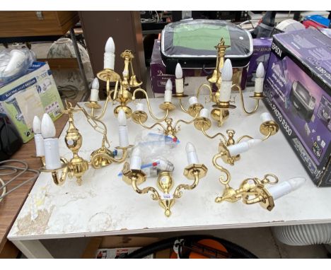 AN ASSORTMENT OF DECORATIVE GILT LIGHT FITTINGS 