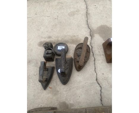 AN ASSORTMENT OF VINTAGE WEIGHTS TO INCLUDE FLAT IRONS ETC 