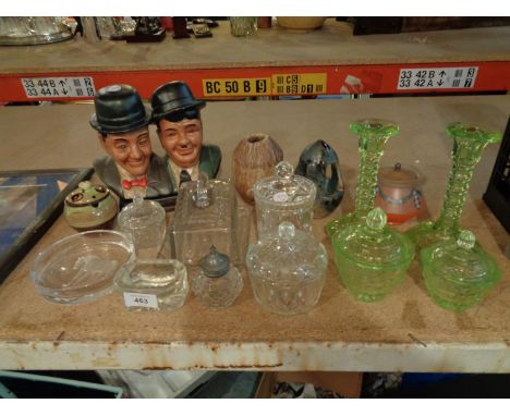 A COLLECTION OF ITEMS TO INCLUDE GLASSWARE AND A CERAMIC DOUBLE BUST OF LAUREL AND HARDY 