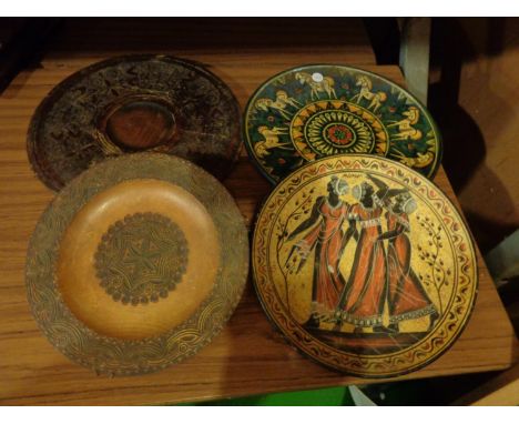 FOUR WALL PLAQUES, TWO CERAMIC AND TWO WOODEN ONE WITH A GRECIAN SCCENE 
