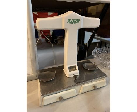 A SET OF VINTAGE AVERY SCALES WITH DRAWERS TO THE FRONT 