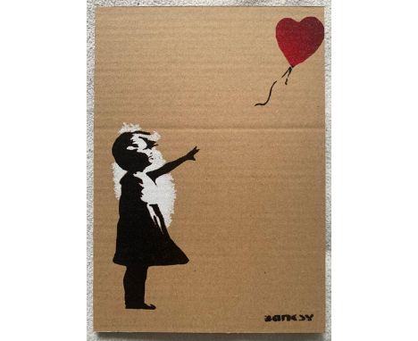 BANKSY DISMALAND – D’APRESBombe aérosol et pochoir sur carton, signé et numéroté à 50 exemplaires.Art gratuit de la peinture 