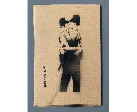 BANKSY (Né en 1974) (D’après)« Kissing Coppers ». 2015. Bombe aérosol et pochoir sur carton. Signé « Banksy » sur le devant a