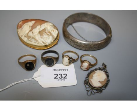 A large oval shell cameo brooch, depicting a classical scene, in yellow metal mount with ropetwist border marked '9ct', two c