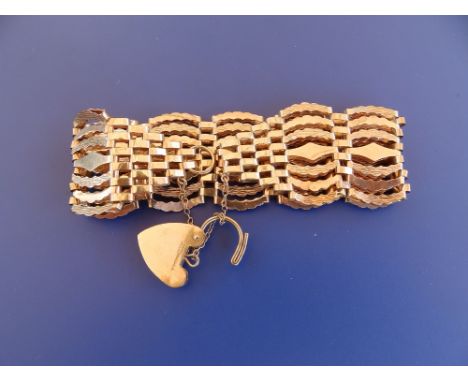 A modern 9ct gold gate link bracelet.