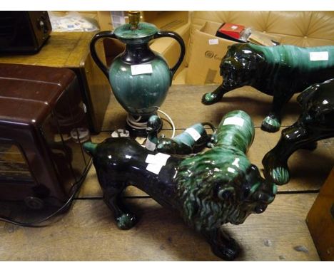 A group of Canadian Blue Mountain Pottery including a lion model and a table lamp (5)