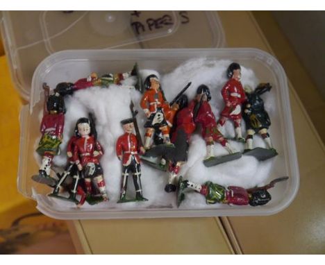 A group of vintage Timpo model soldiers, Scottish regiments, including pipers (28)