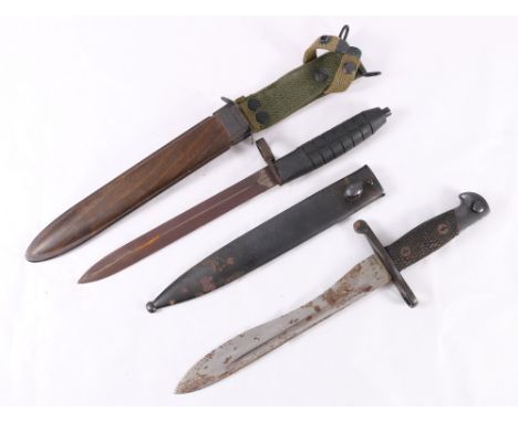 German / Swedish 93 pattern knife bayonet having medial ribbed blade and plastic grip with US M8A1 scabbard, blade length 23c