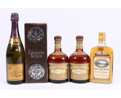 ISLE OF SKYE 8 year old blended scotch whisky 40% vol 75cl, CHEQUERS blended scotch whisky by John McEwan & Co Ltd, 70° 26% f