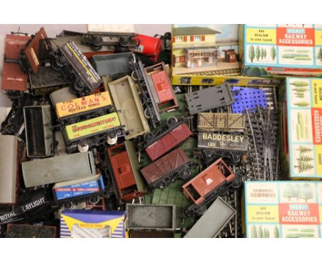 00 gauge model railway accessories to include Hornby, Merit, Jouef, Gaugemaster etc rolling stock, rail etc