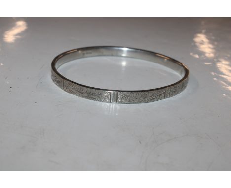 A 1923 Joseph Smith, Birmingham Sterling silver full bangle 