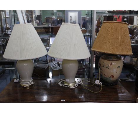 A DECORATIVE TABLE LAMP the body consisting of an Oriental style vase 70cm high overall together with a pair of white pottery