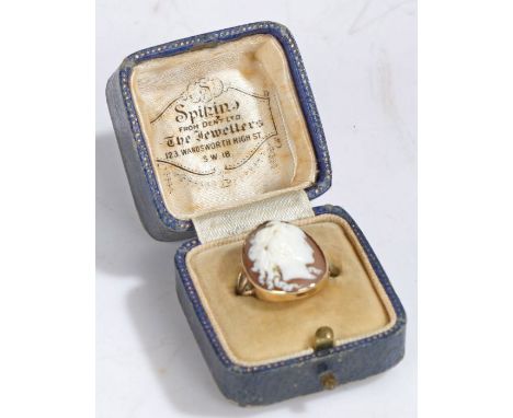 9 carat gold cameo ring, the head set with a cameo of a neo-classical lady, with an inscription to the band "Tinker Marian Fr