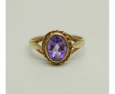 A 9ct gold and amethyst ring, 2.2g, P/Q 