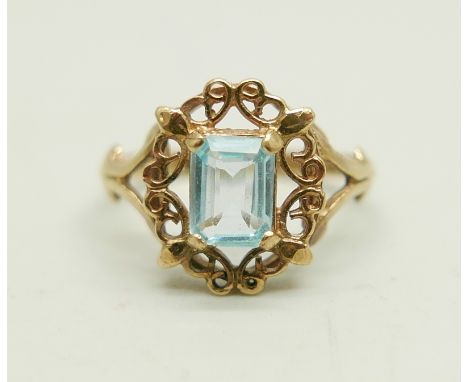A 9ct gold emerald cut topaz ring, 2.9g, O 