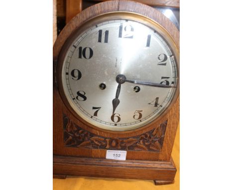 AN OAK MANTEL CLOCK 