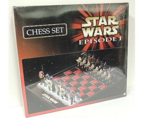 STAR WARS EPISODE 1 - Chess Set in original box, still sealed in plastic