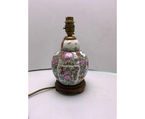 Chinese Hand Painted Table Lamp 