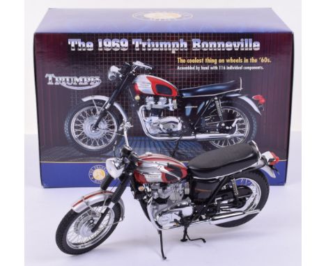 Franklin Mint 1969 Triumph Bonneville 1:10 Scale Model, in mint boxed condition.