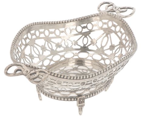 Casted model with openwork sides and soldered bow handles and legs. The Netherlands, Schoonhoven, Gerrit van der Dussen, 1901