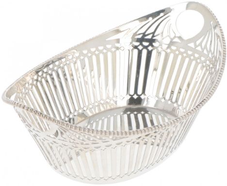 Boat-shaped model with openwork sides and soldered pearl edge. Netherlands, Haarlem, Presburg &amp; Hoogteiling, 1927, hallma