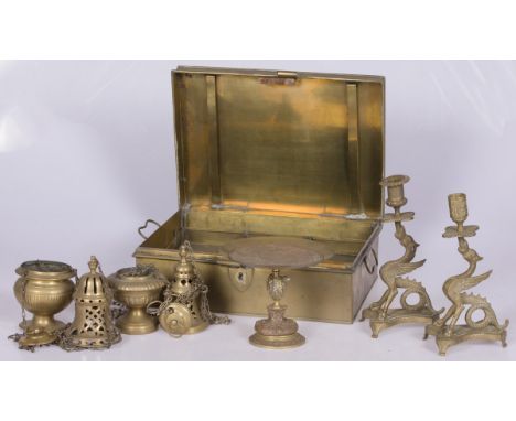 Together with a tazza, two candlestick holders, two incense burners. Estimate: € 40 - € 60.