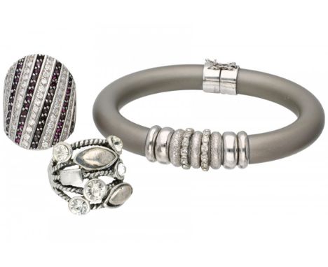 All set with zirconia and one ring with synthetic ruby. Ring size: 18.25 and 18.5 mm. L bracelet: 20 cm. Weight: 51.5 gram.