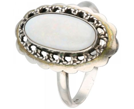 White opal approx. 1.48 ct. (approx. 13.90 x 6.80 mm) in an openwork setting. Ring size: 18.5 mm. Weight: 2.9 gram.