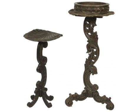 The plant stand with carved rocailles and resting on a tripod. The top of the pedestal in the shape of a shell standing on a 