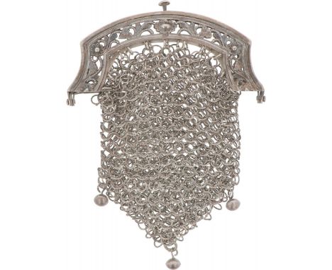 With chain mail bag and openwork bracket with pearl edges and floral decorations. Netherlands, 1850, hallmarks: Leeuw, Minerv