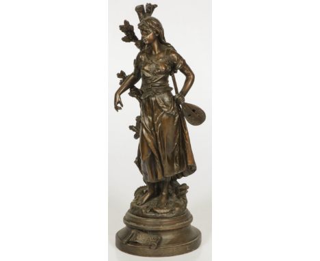 Leaning against an oak trunk, the base with inscription "Mignon". Estimate: € 30 - € 50.