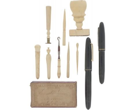 Consisting of 2 fountain pens, a stamp with a box with various sewing tools. Netherlands / France, 19th / early 20th century 