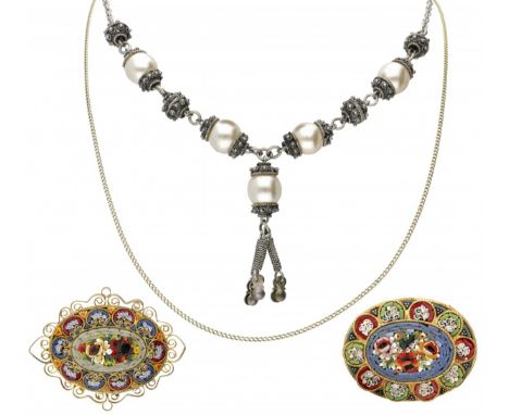 Including a 14 ct yellow gold necklace, an antique silver necklace with imitation pearl and two gold-plated vintage brooches 