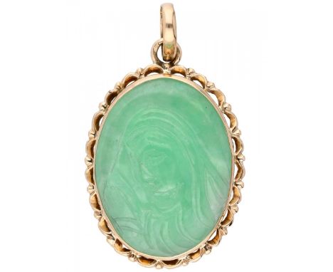 Cameo with female portrait. LxW: 3.5 x 2.1 cm. Weight: 4.6 gram.