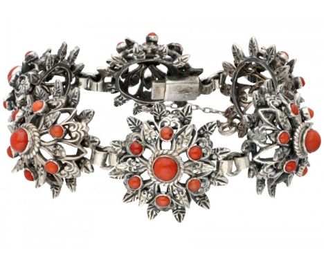 With safety chain. LxW: 18.5 x 2.8 cm. Weight: 52.6 gram.